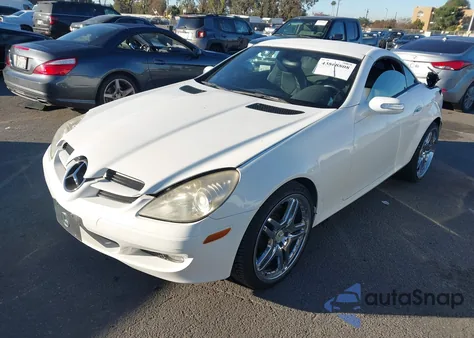 2005 Mercedes-Benz Slk 350 z USA, uszkodzony, nr VIN WDBWK56F85F044604